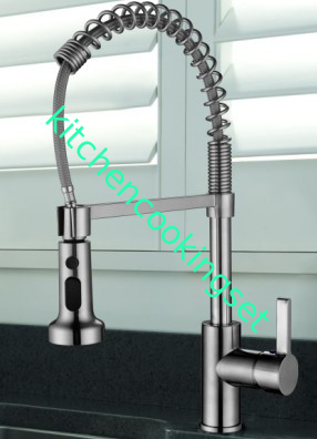 Grifos modernos flexibles para los fregaderos del cuarto de baño, grifos modernos del cortijo